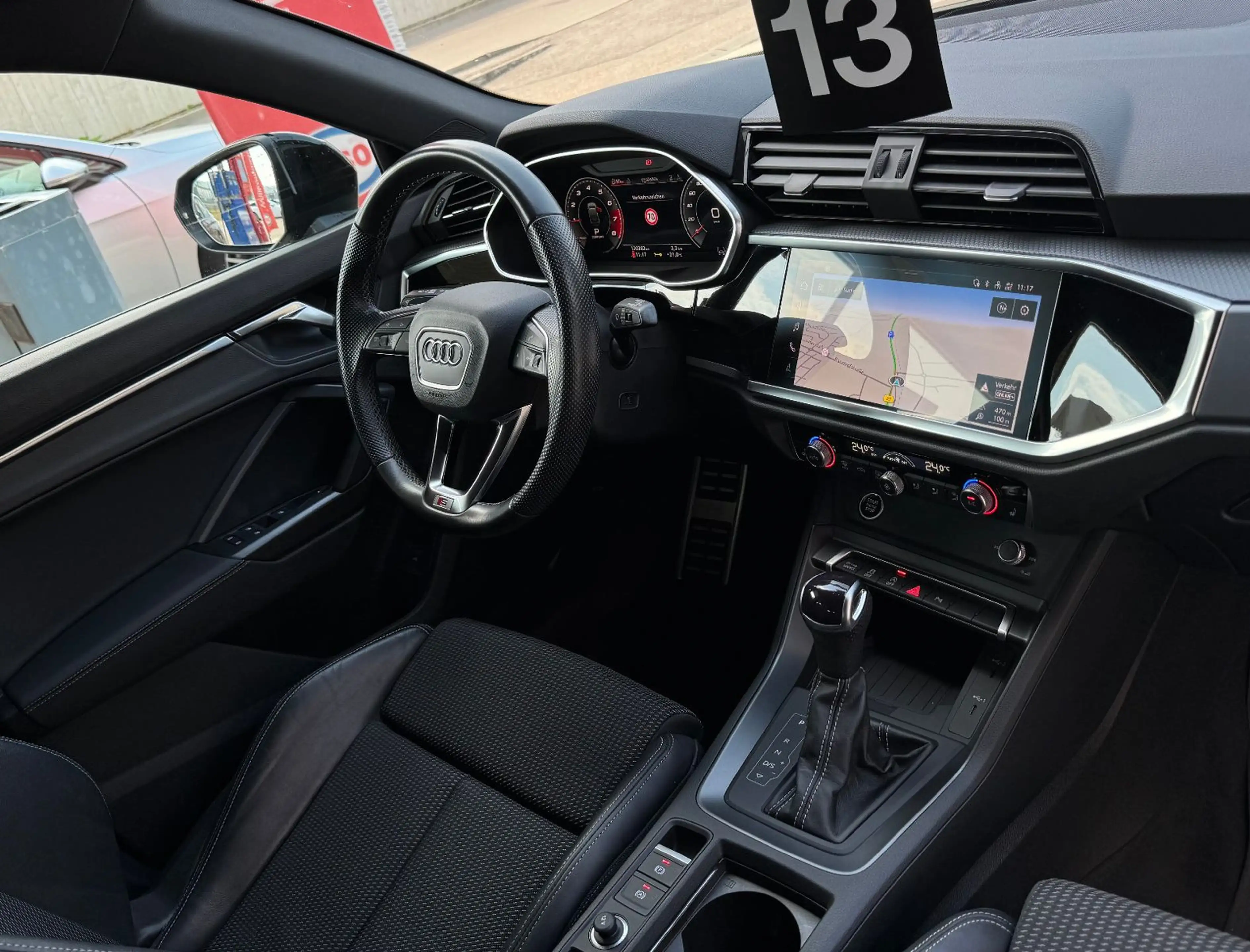 Audi Q3 SB 35 TFSI S line Black Mtrx Pan Nav ACC 20" — photo 5