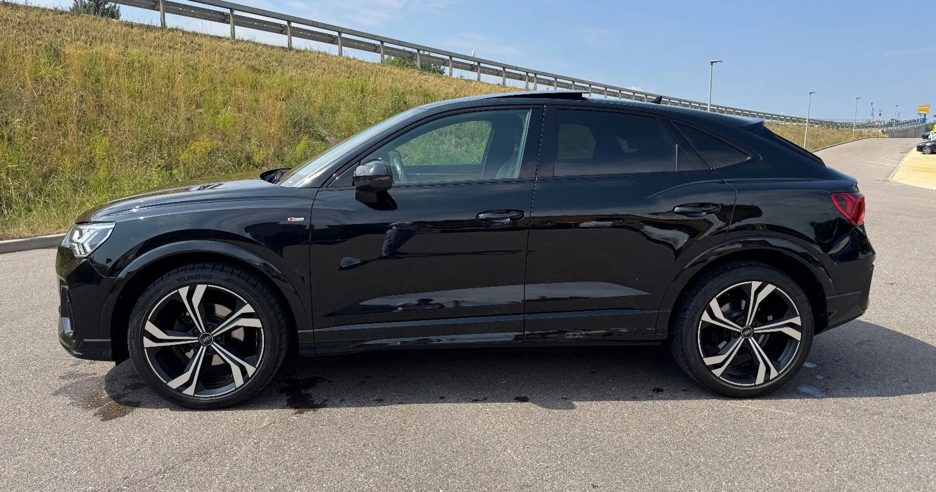 Audi Q3 SB 35 TFSI S line Black Mtrx Pan Nav ACC 20" — photo 2
