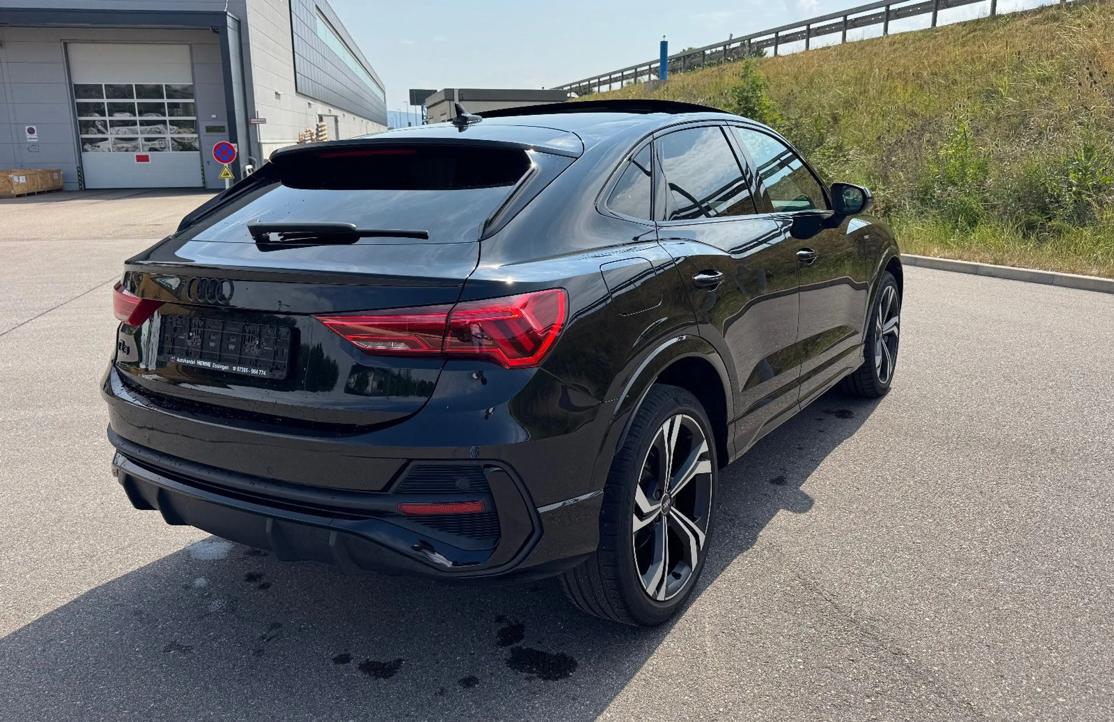Audi Q3 SB 35 TFSI S line Black Mtrx Pan Nav ACC 20" — photo 3