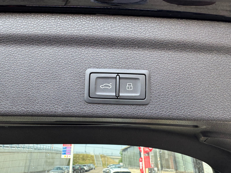 Audi Q3 SB 35 TFSI S line Black Mtrx Pan Nav ACC 20" — photo 9