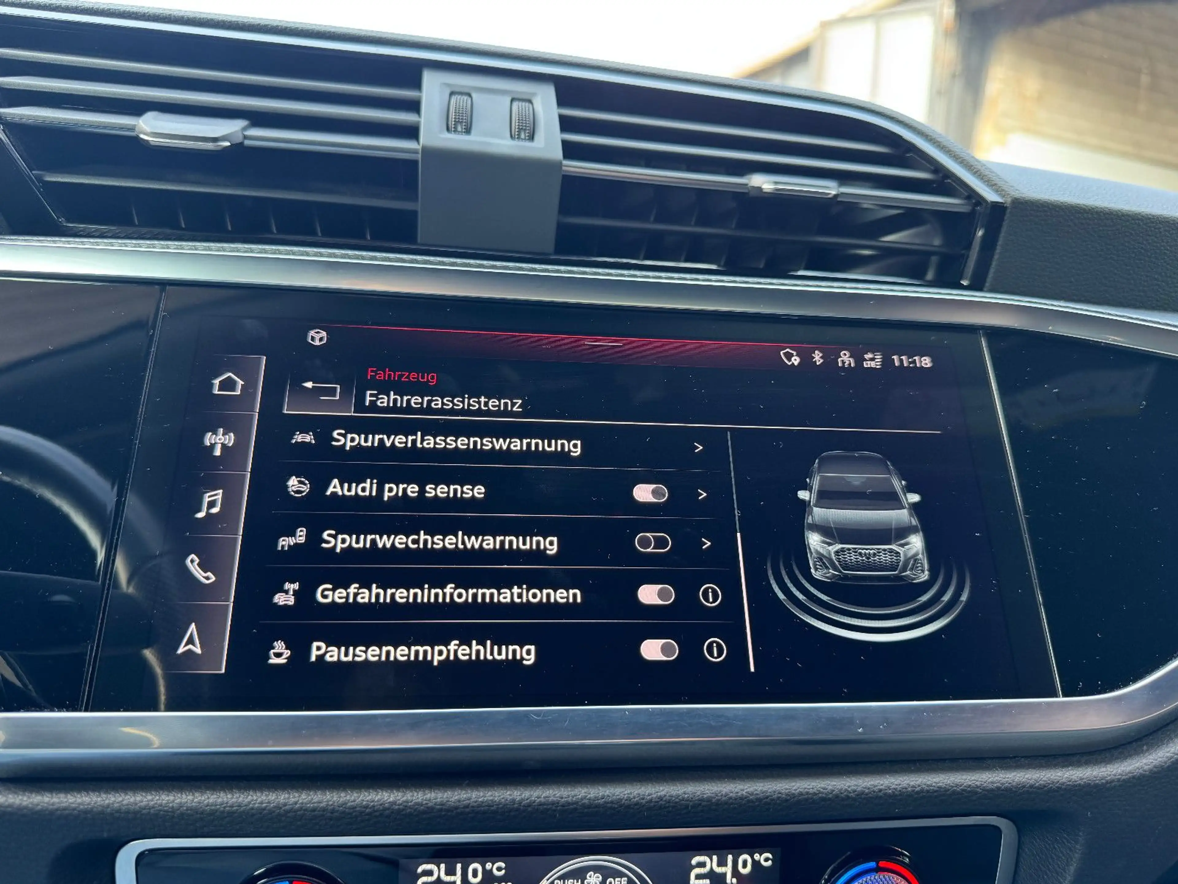 Audi Q3 SB 35 TFSI S line Black Mtrx Pan Nav ACC 20" — photo 15