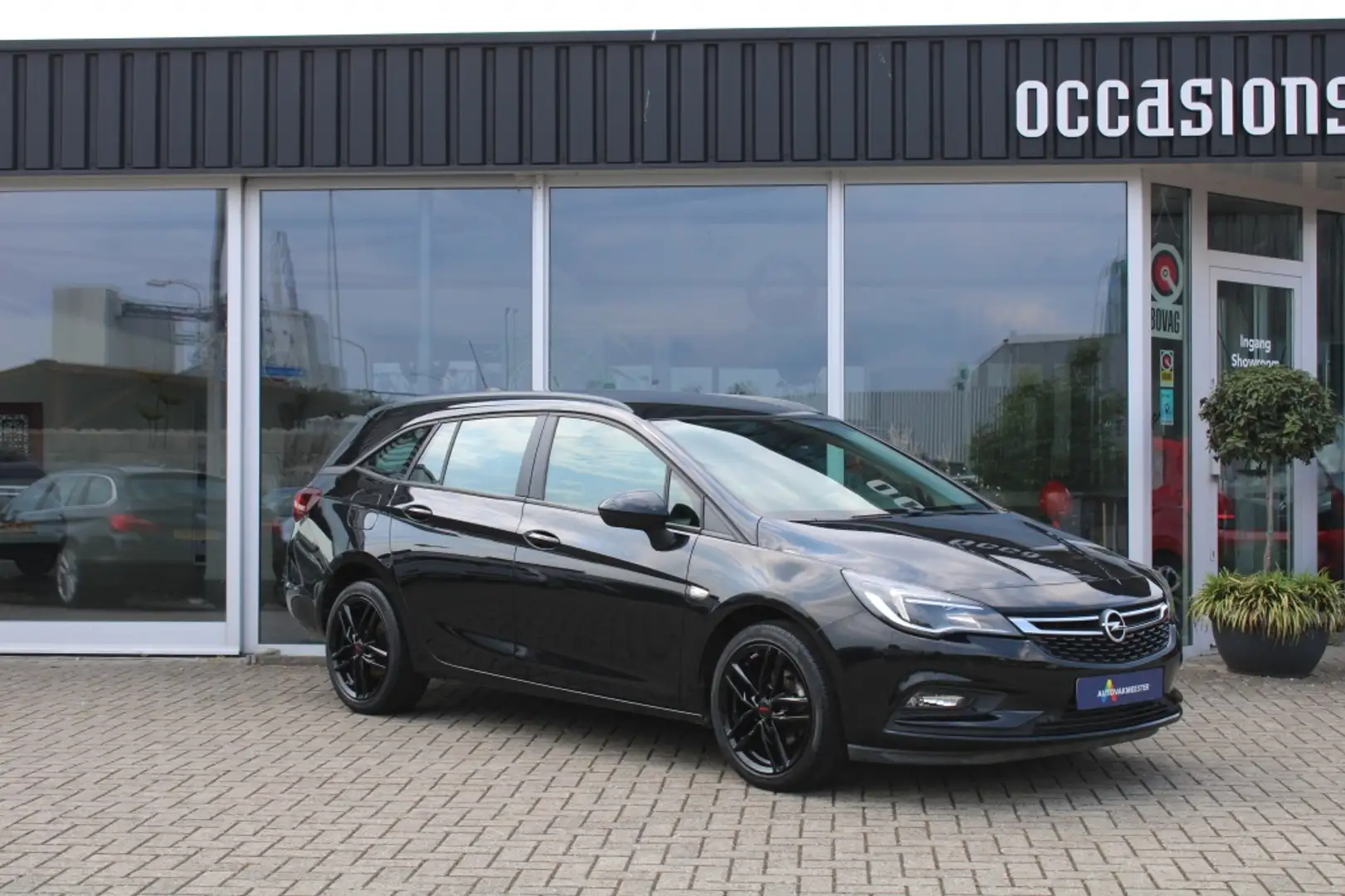 Opel Astra 1.4 T. Business+ Zwart - 1
