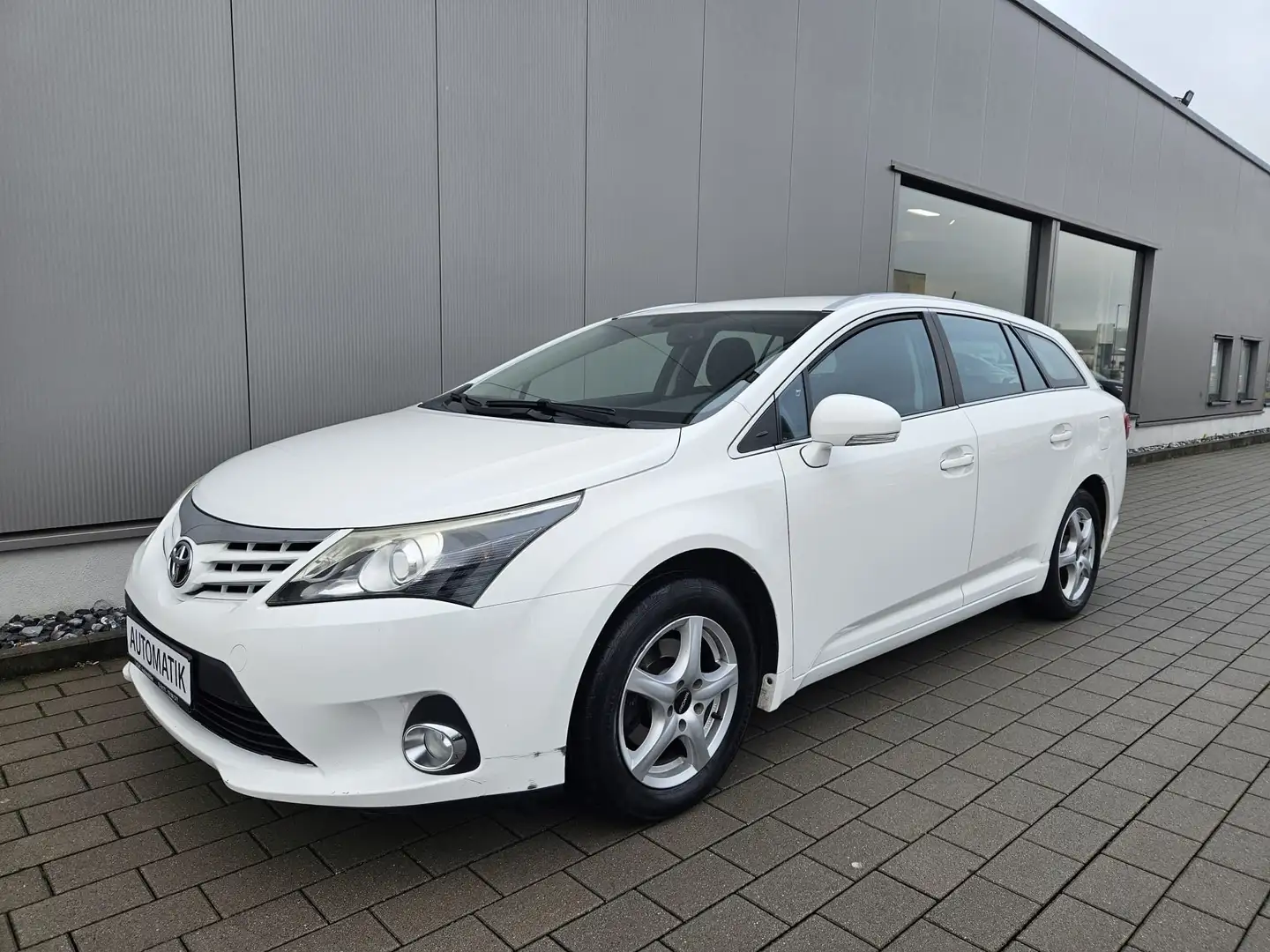 Toyota Avensis Life/1.Hand/Scheckheftgepflegt/Automatik/Kamera Weiß - 1