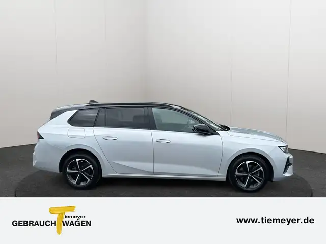 Opel Astra view 4