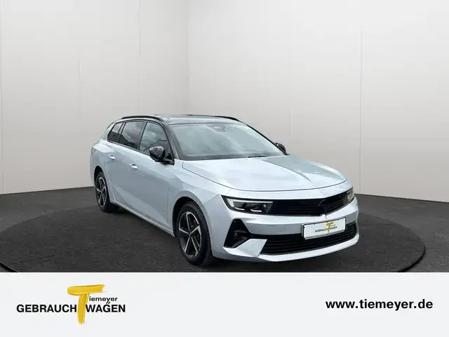 Opel Astra view 3