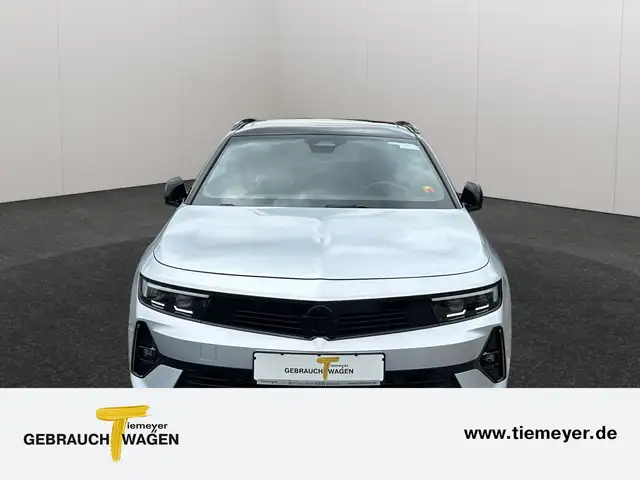 Opel Astra view 2
