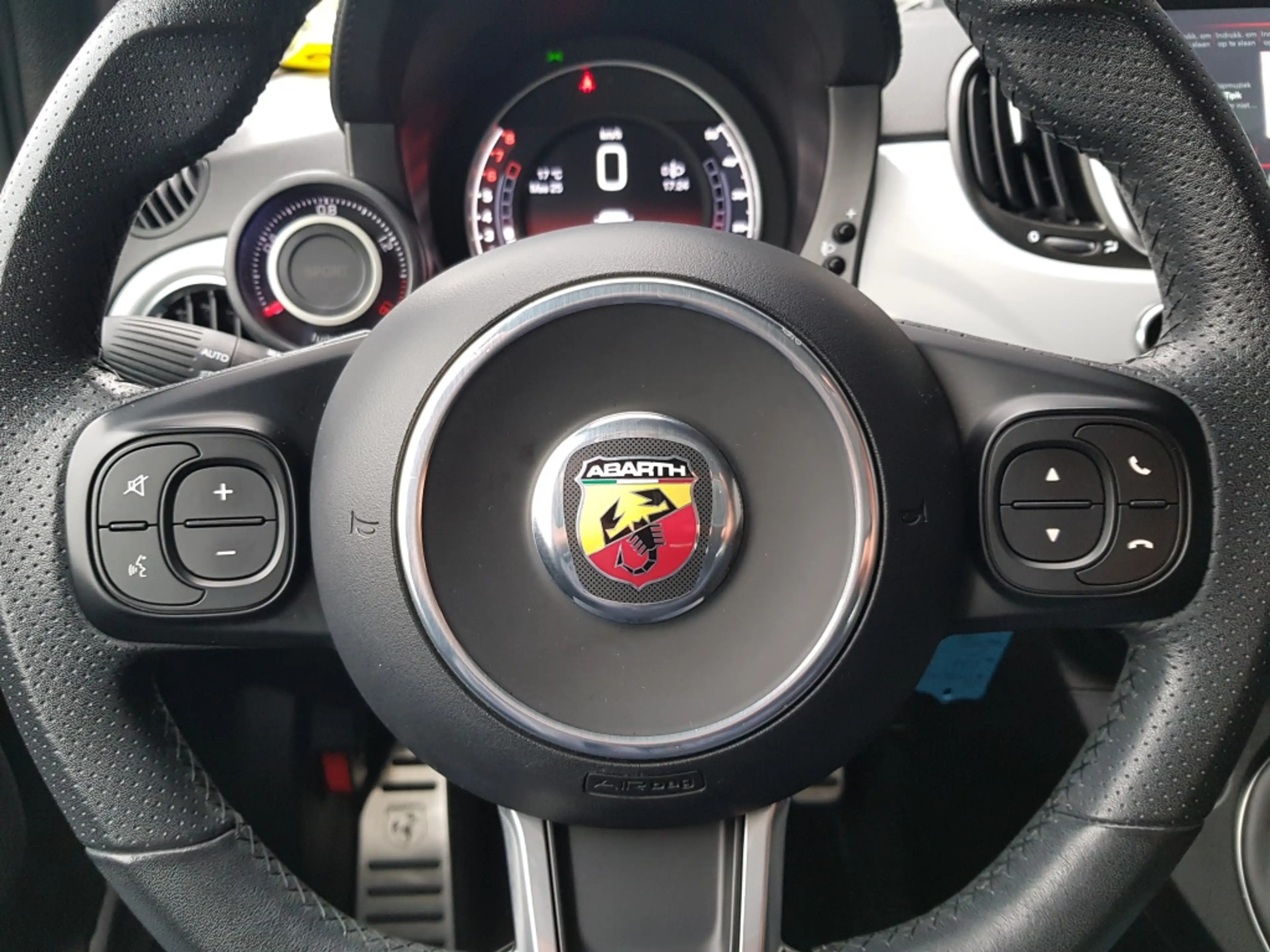 Abarth 500 1.4 T-Jet Abarth 595 - 145 pk — photo 25