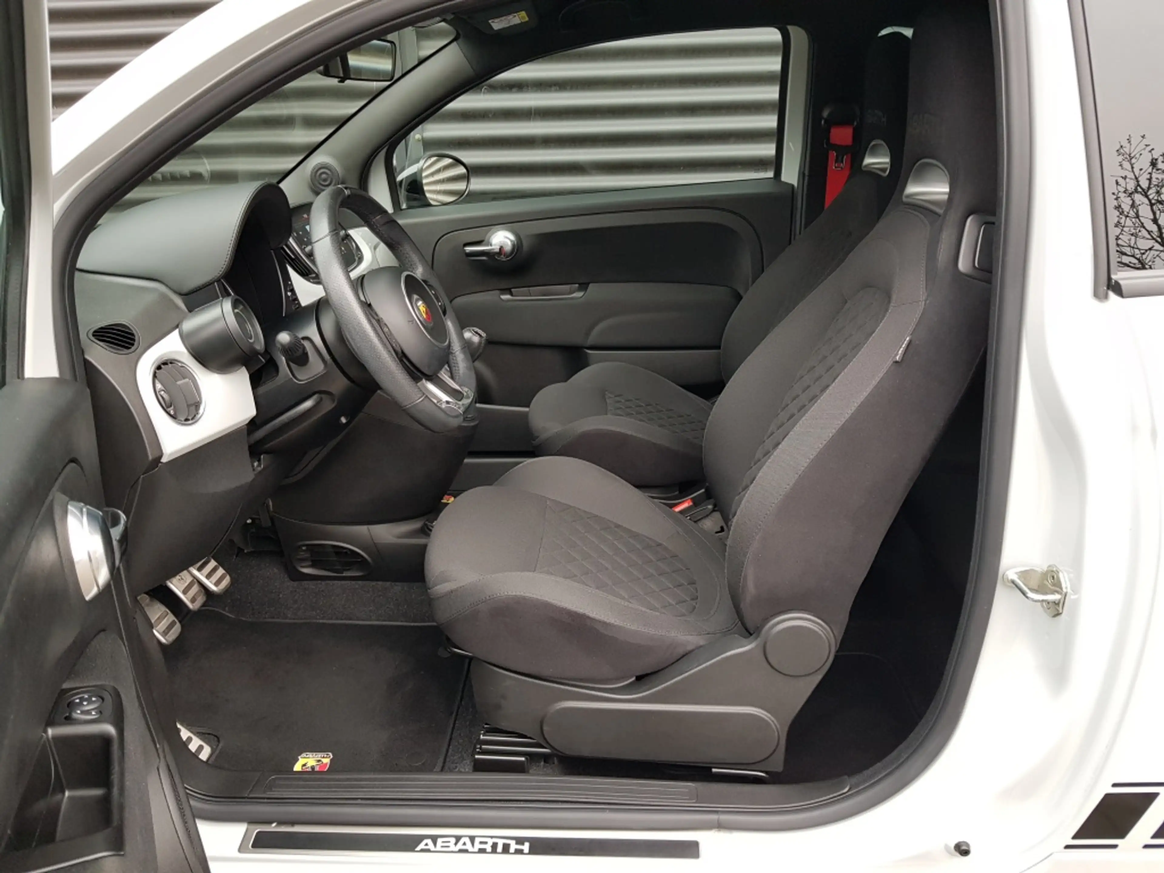 Abarth 500 1.4 T-Jet Abarth 595 - 145 pk — photo 17