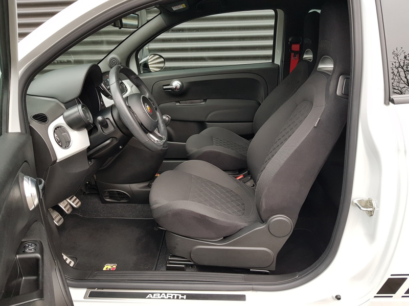 Abarth 500 1.4 T-Jet Abarth 595 - 145 pk — photo 17