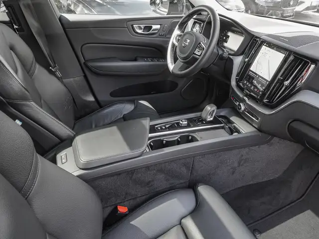 Volvo XC60 view 9