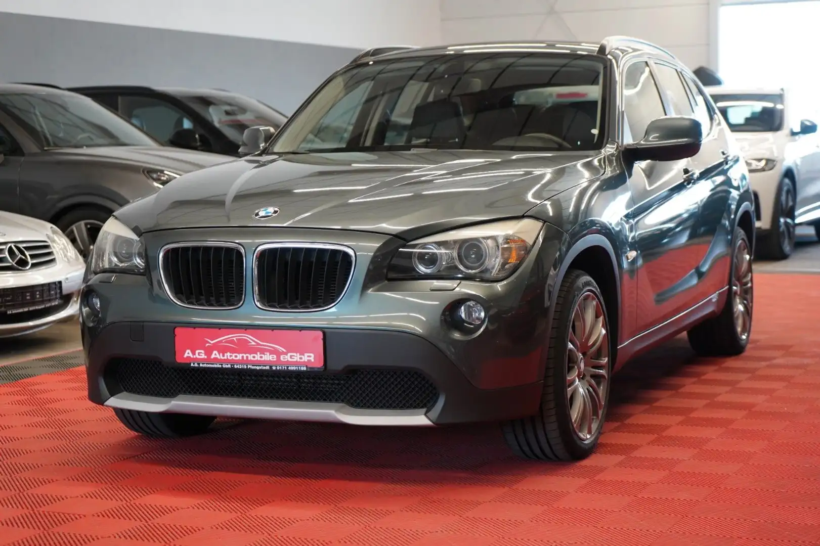 BMW X1 xDrive 20d Bi-Xenon*Klima*Panoramadach*AHK* Grau - 1