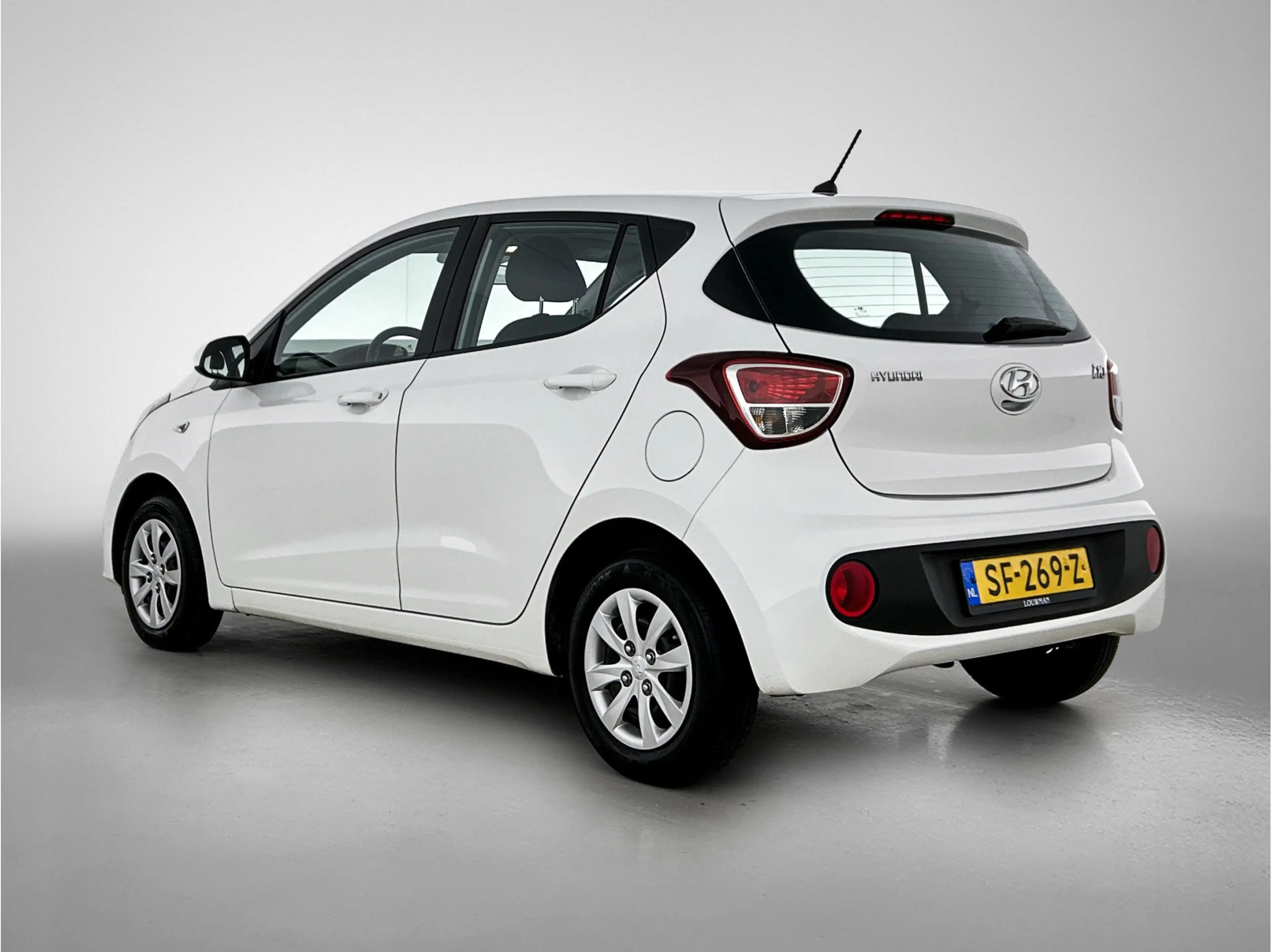 Hyundai i10 1.0i Comfort — photo 12