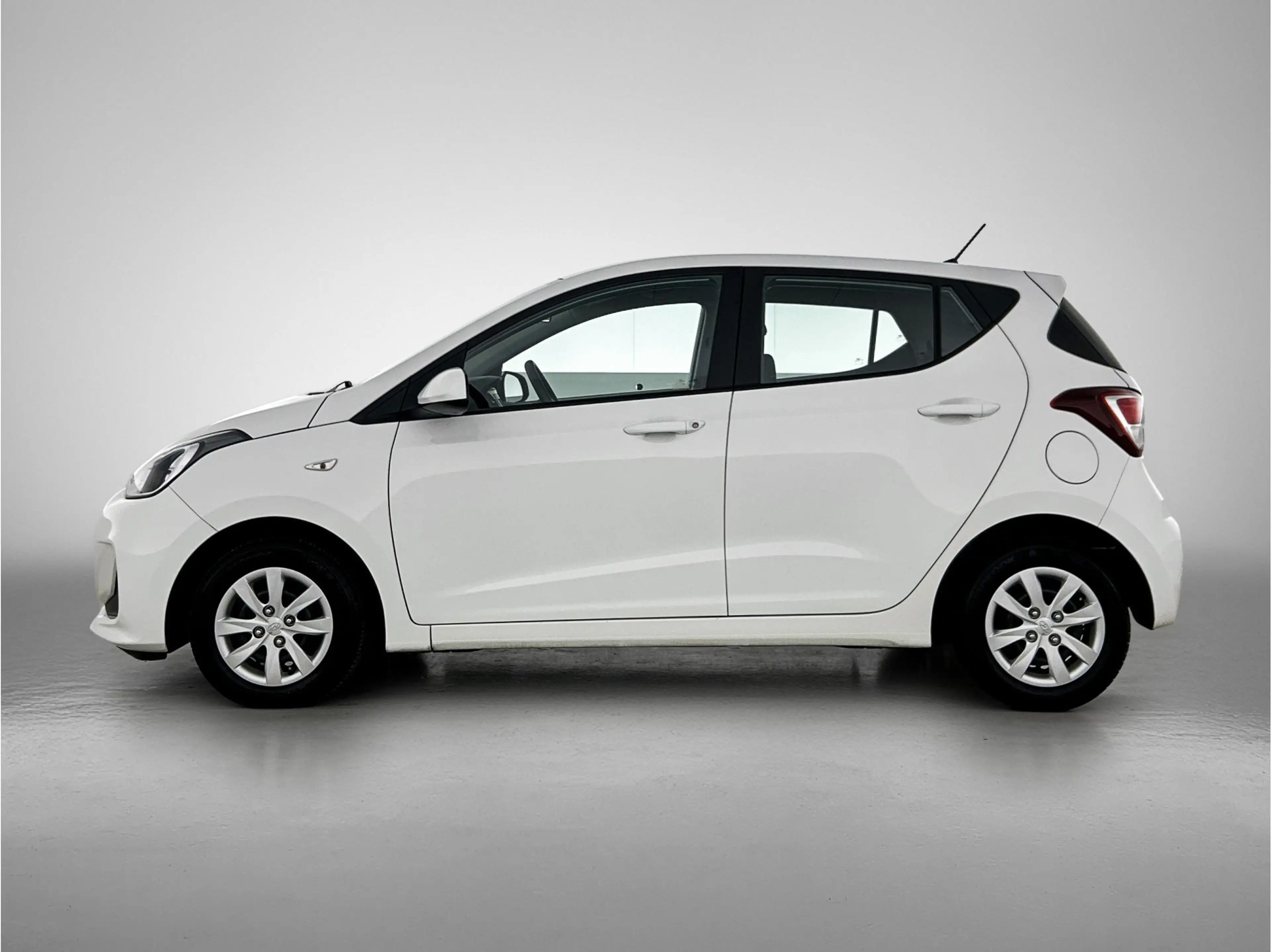 Hyundai i10 1.0i Comfort — photo 3