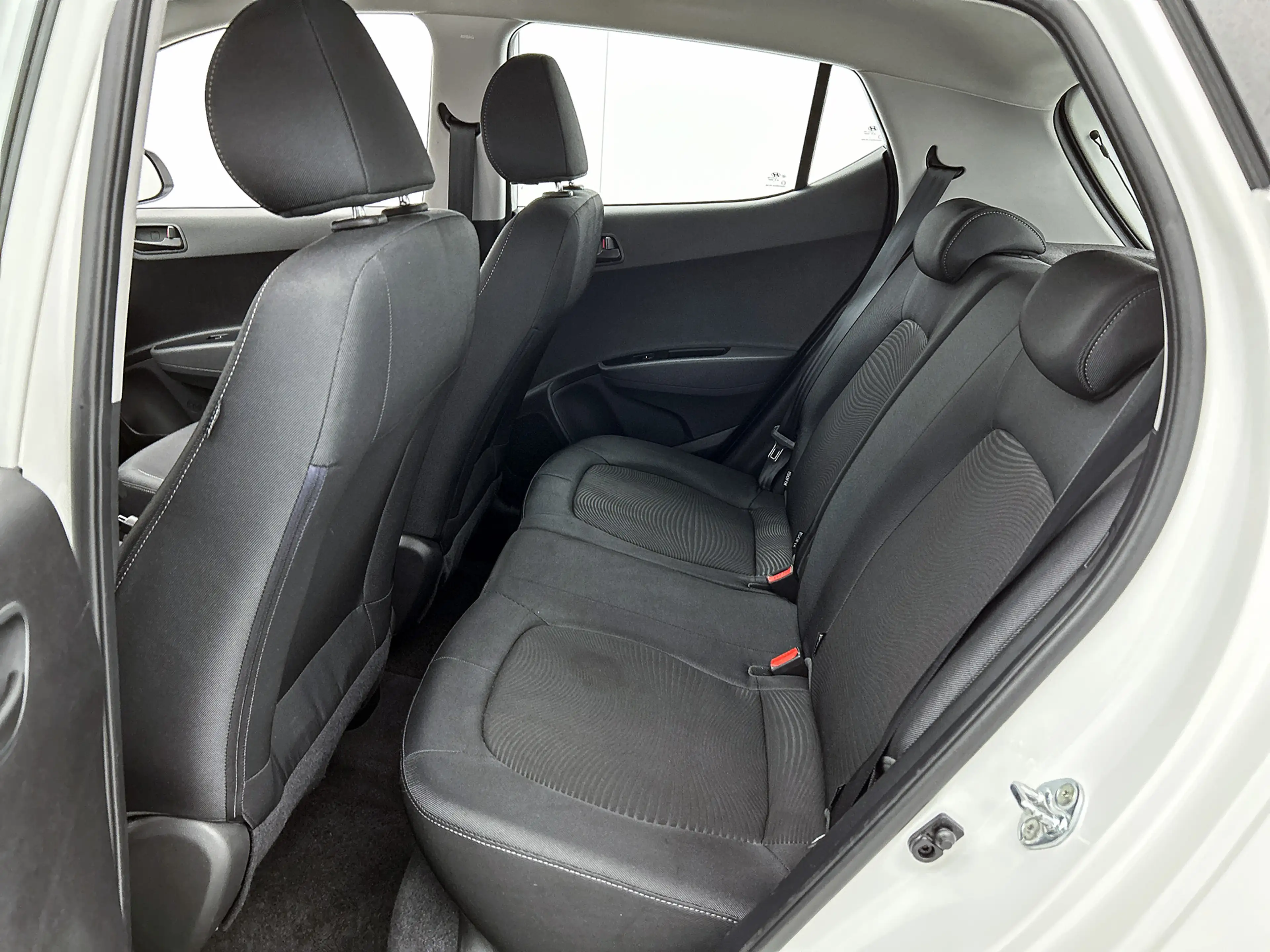 Hyundai i10 1.0i Comfort — photo 15