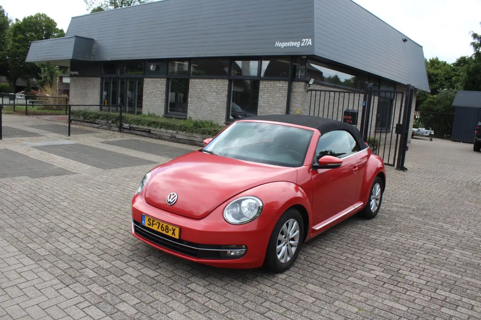 Volkswagen Beetle Cabriolet 1.6 TDI Design Rood - 2