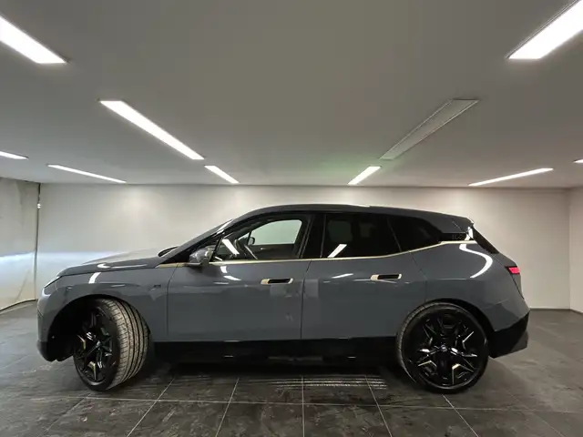 BMW Ix view 2