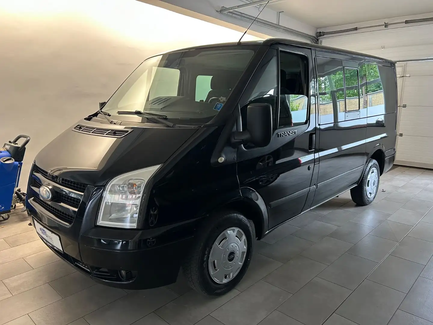 Ford Transit 2.2 TDCI 300 K Euroline *Navi *Standheiz Schwarz - 1