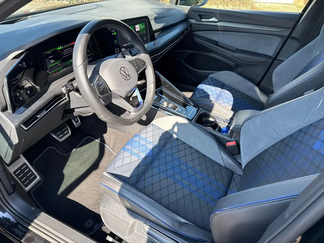 Volkswagen Golf VIII R 2.0 Performance TSI DSG, HEAD-UP, RF 10
