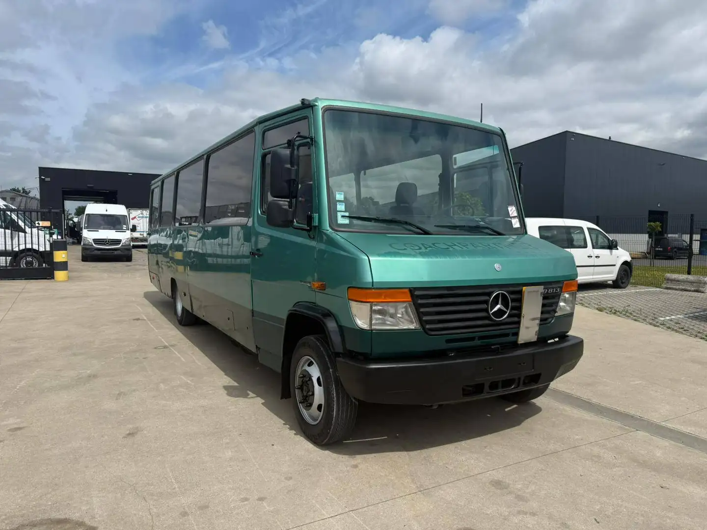 Mercedes-Benz Vario 813 bus (Stock ID 36082) Grün - 1