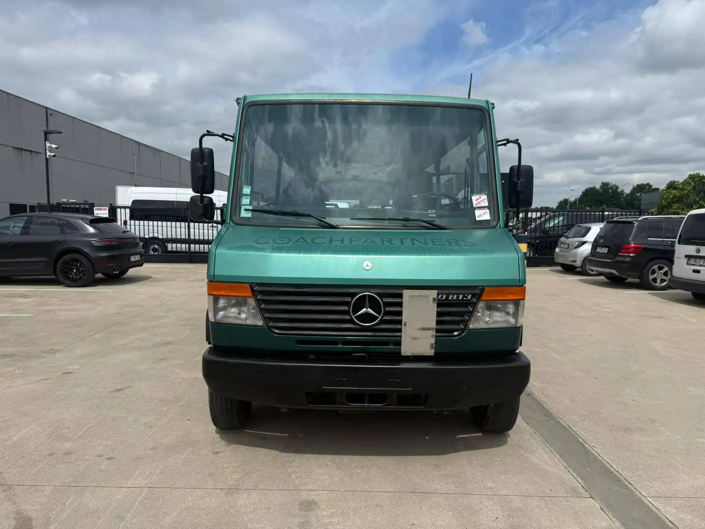 Mercedes-Benz Vario 813 bus (Stock ID 36082) Grün - 2