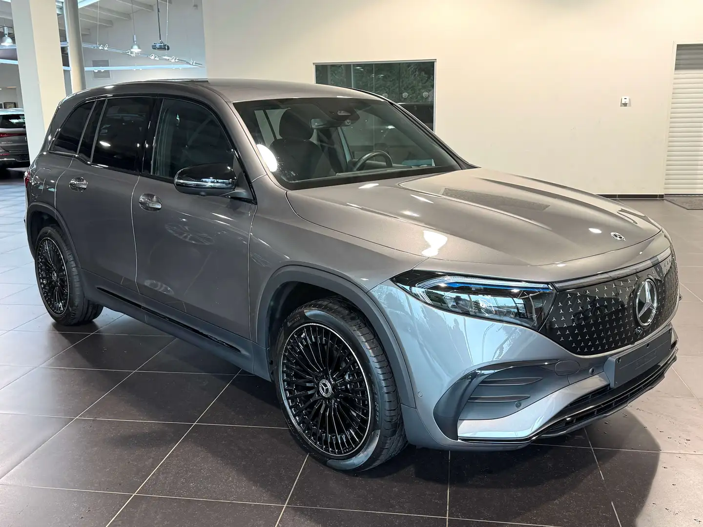 Mercedes-Benz EQB 300 4M AMG 360 Camera, Night Pack, 20 Inch AMG, Led, M Gris - 2