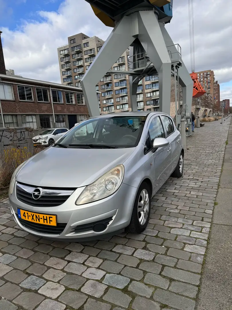 Opel Corsa 1.4-16V Enjoy Grijs - 2