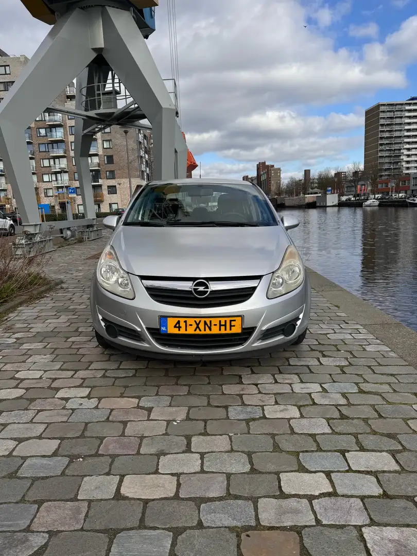 Opel Corsa 1.4-16V Enjoy Grijs - 1