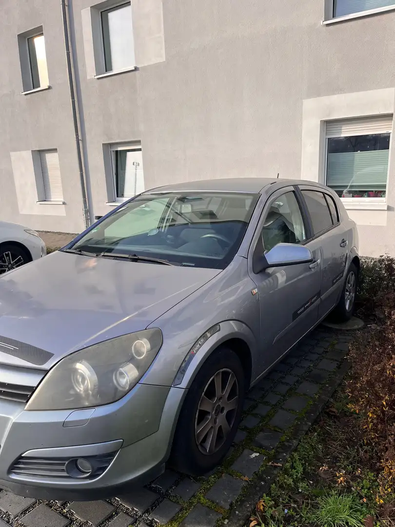 Opel Astra Astra 1.6 Njoy Silber - 2