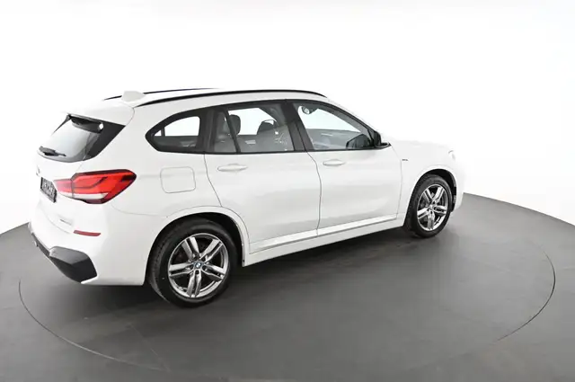 BMW X1 view 4