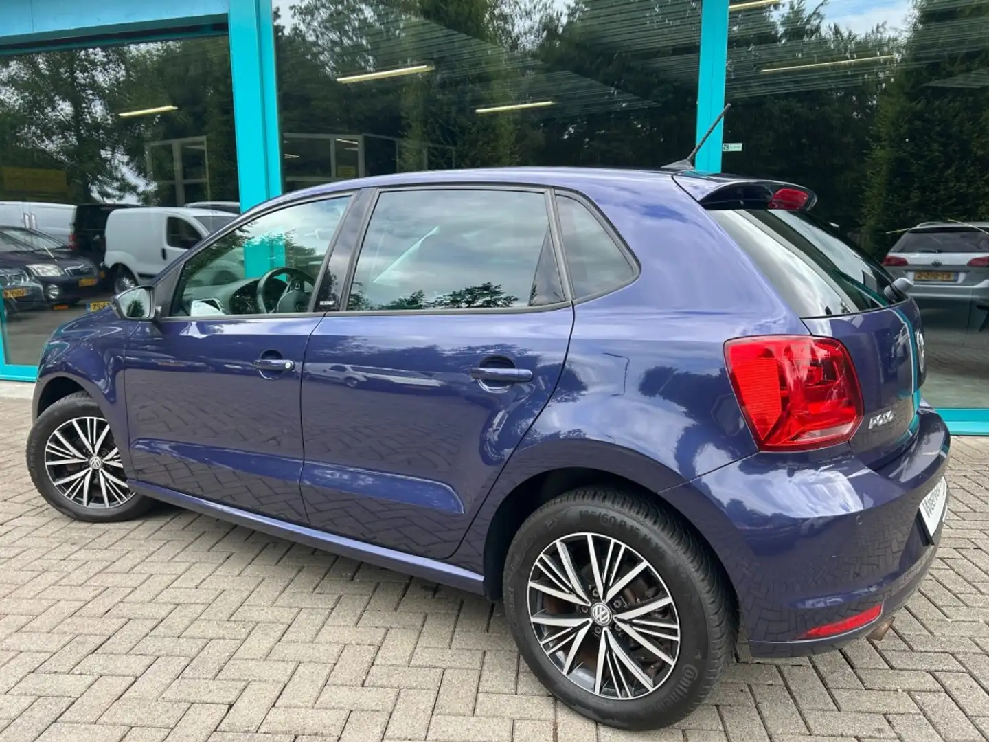Volkswagen Polo 1.2 TSI ALLSTAR Navi, Climate, Cruise, PDC, 15Inch Blauw - 2