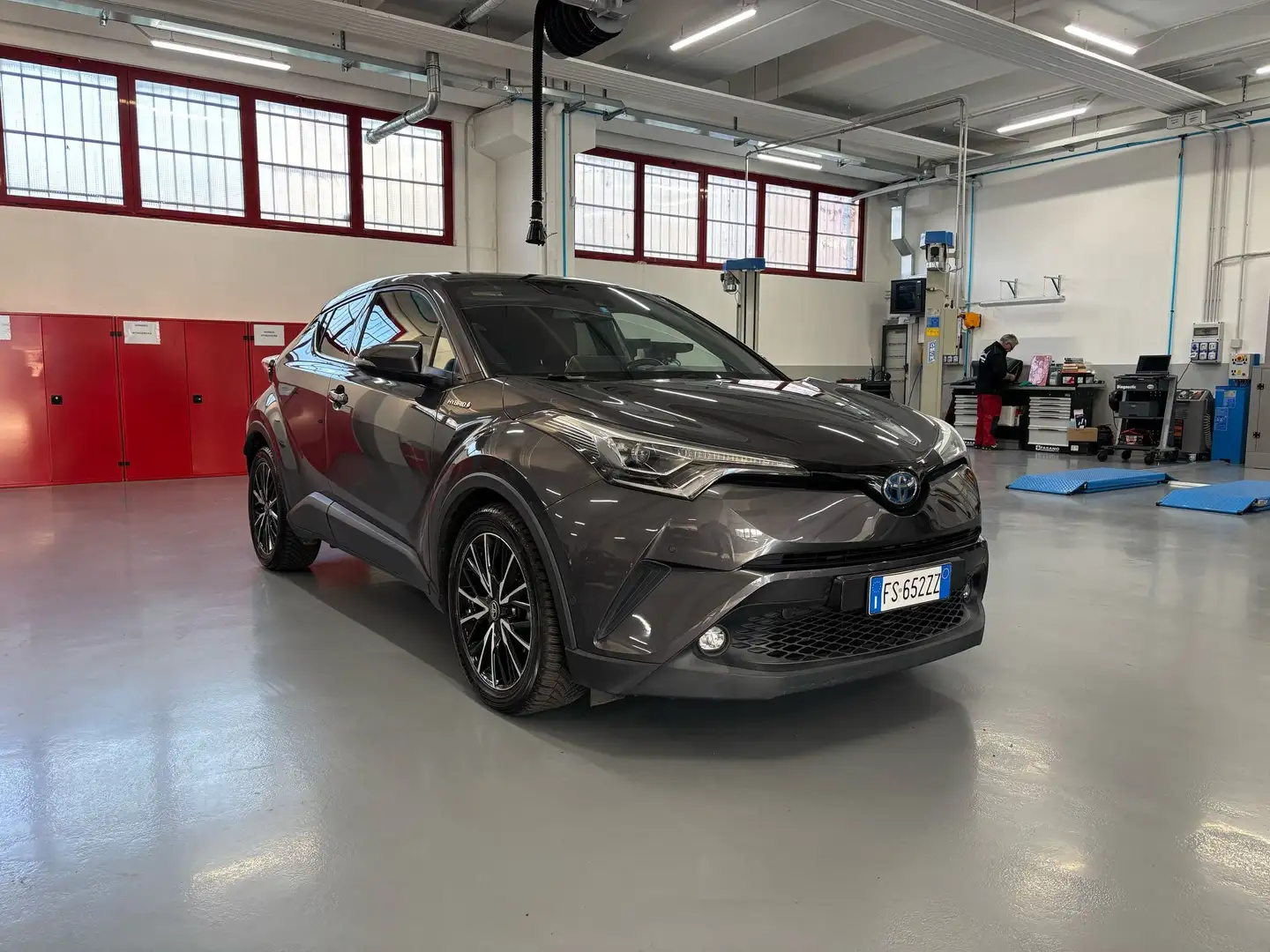 Toyota C-HR 1.8h Lounge 2wd e-cvt my18 Gris - 1