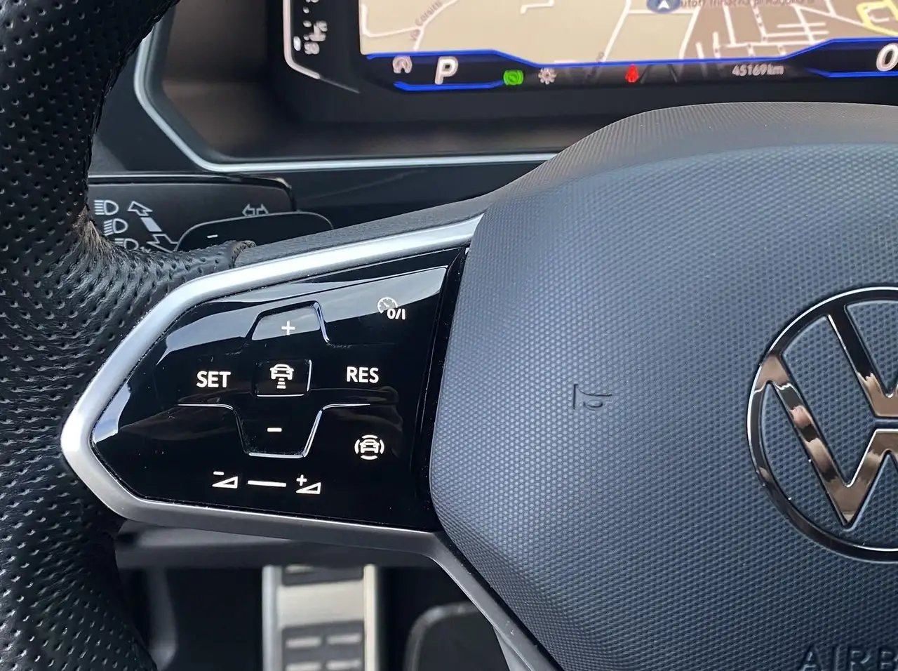 Volkswagen Tiguan R-Line 2.0 TDI 150CV DSG 13