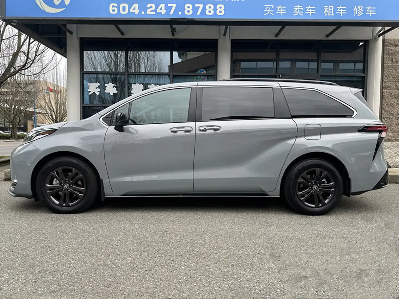 Toyota Sienna снимка Toyota Sienna