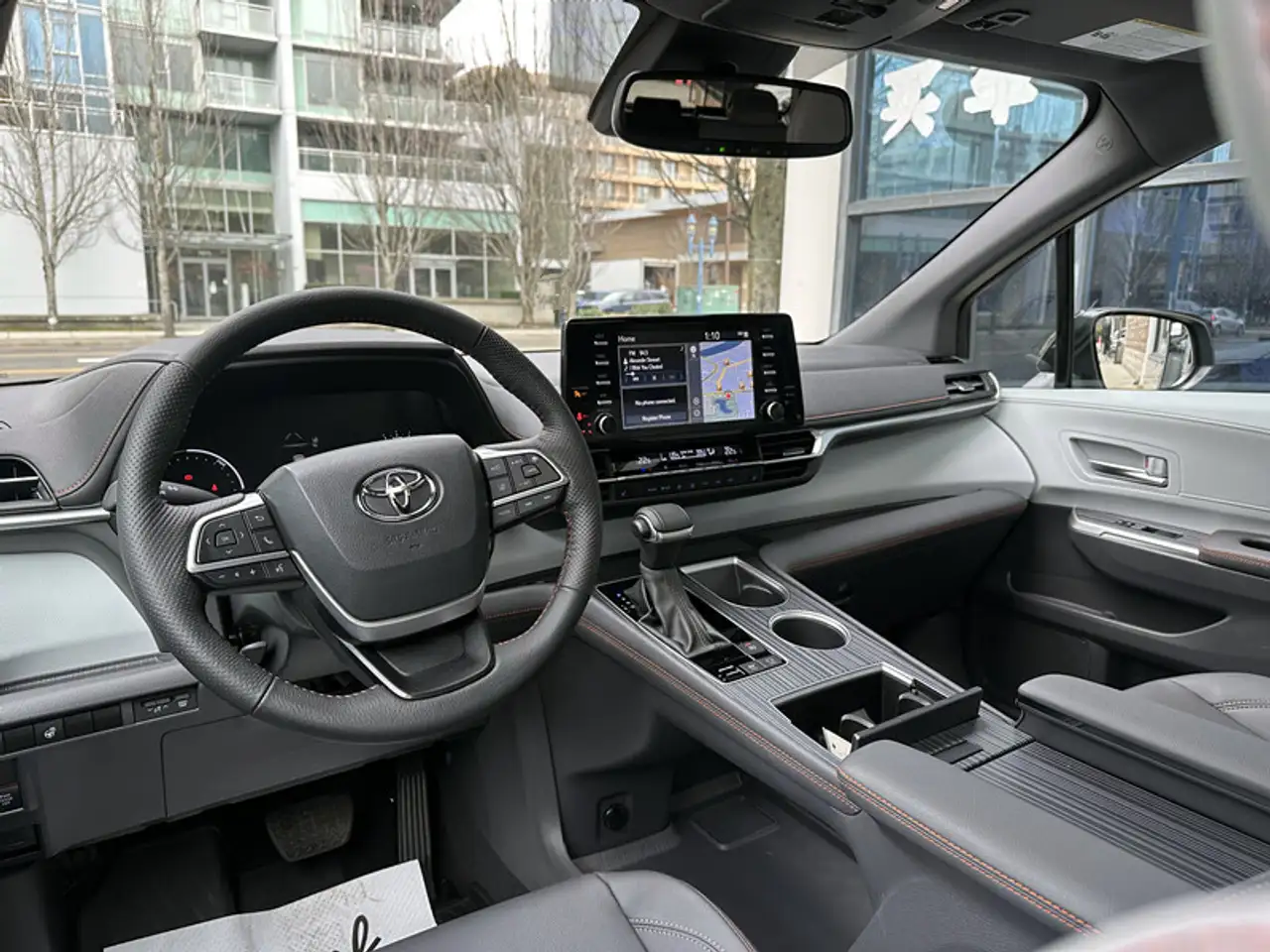 Toyota Sienna снимка Toyota Sienna