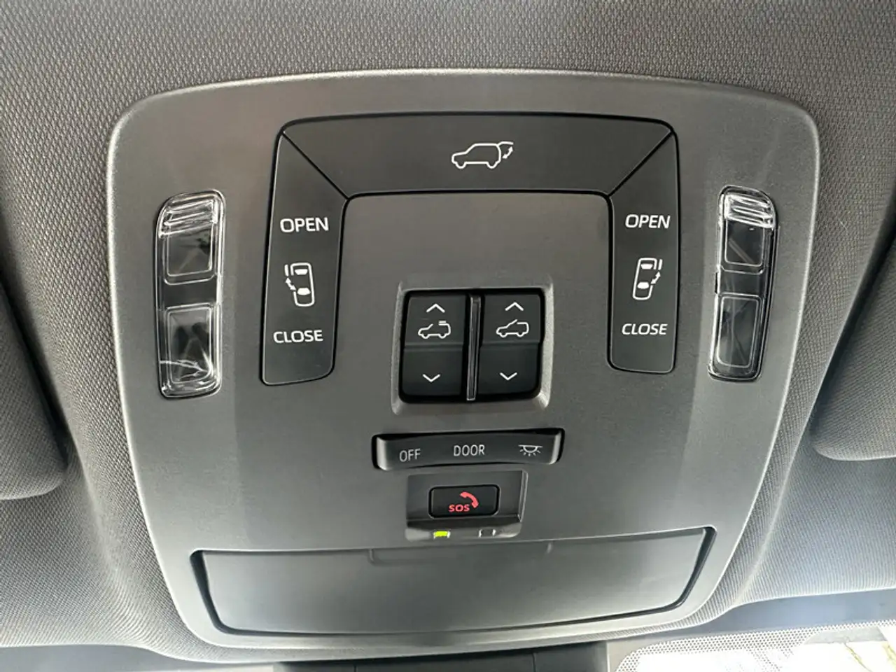 Toyota Sienna снимка Toyota Sienna