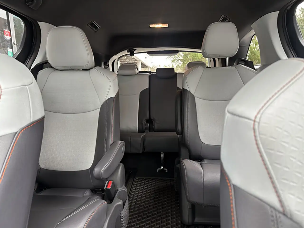 Toyota Sienna снимка Toyota Sienna