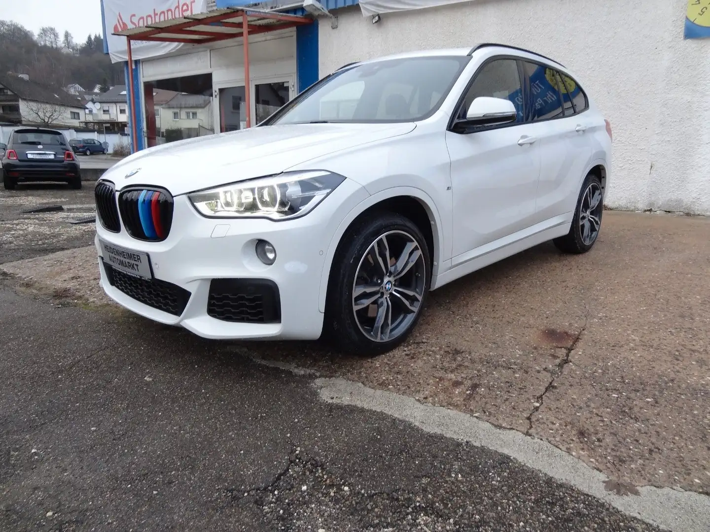 BMW X1 xDrive 20i M-Sport/HUD/Pano/Kam/AHK/Navi/ Wit - 1