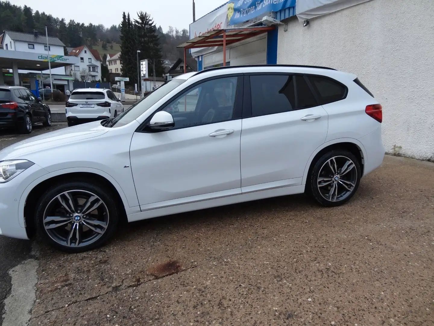 BMW X1 xDrive 20i M-Sport/HUD/Pano/Kam/AHK/Navi/ Wit - 2