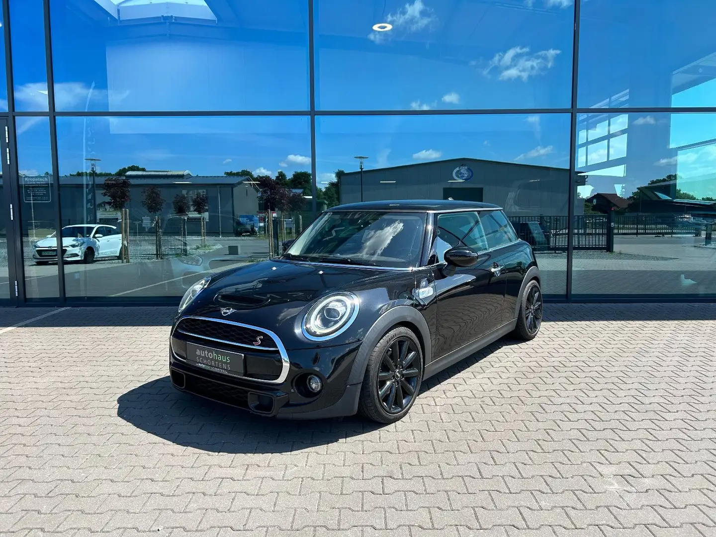 MINI Cooper S LED Navi Einparkhilfe SHZ 17 Zoll EU6 Black - 1