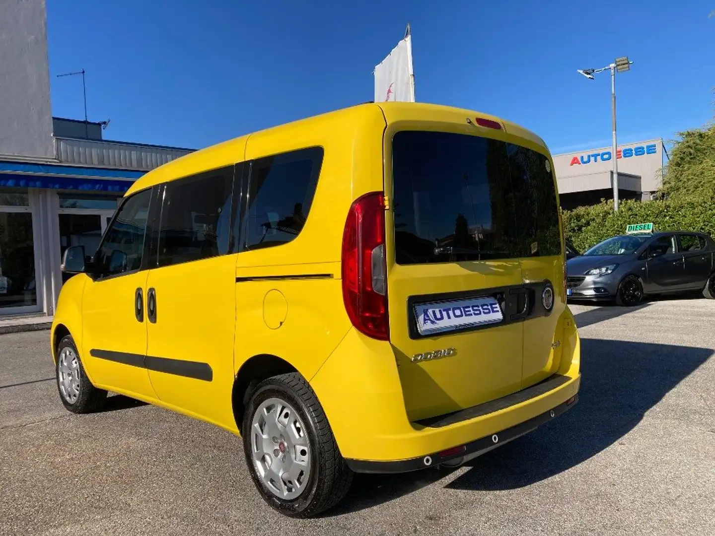 Fiat Doblo 1.4 T-Jet 16V Nat. Power (Metano/Benz) Jaune - 2