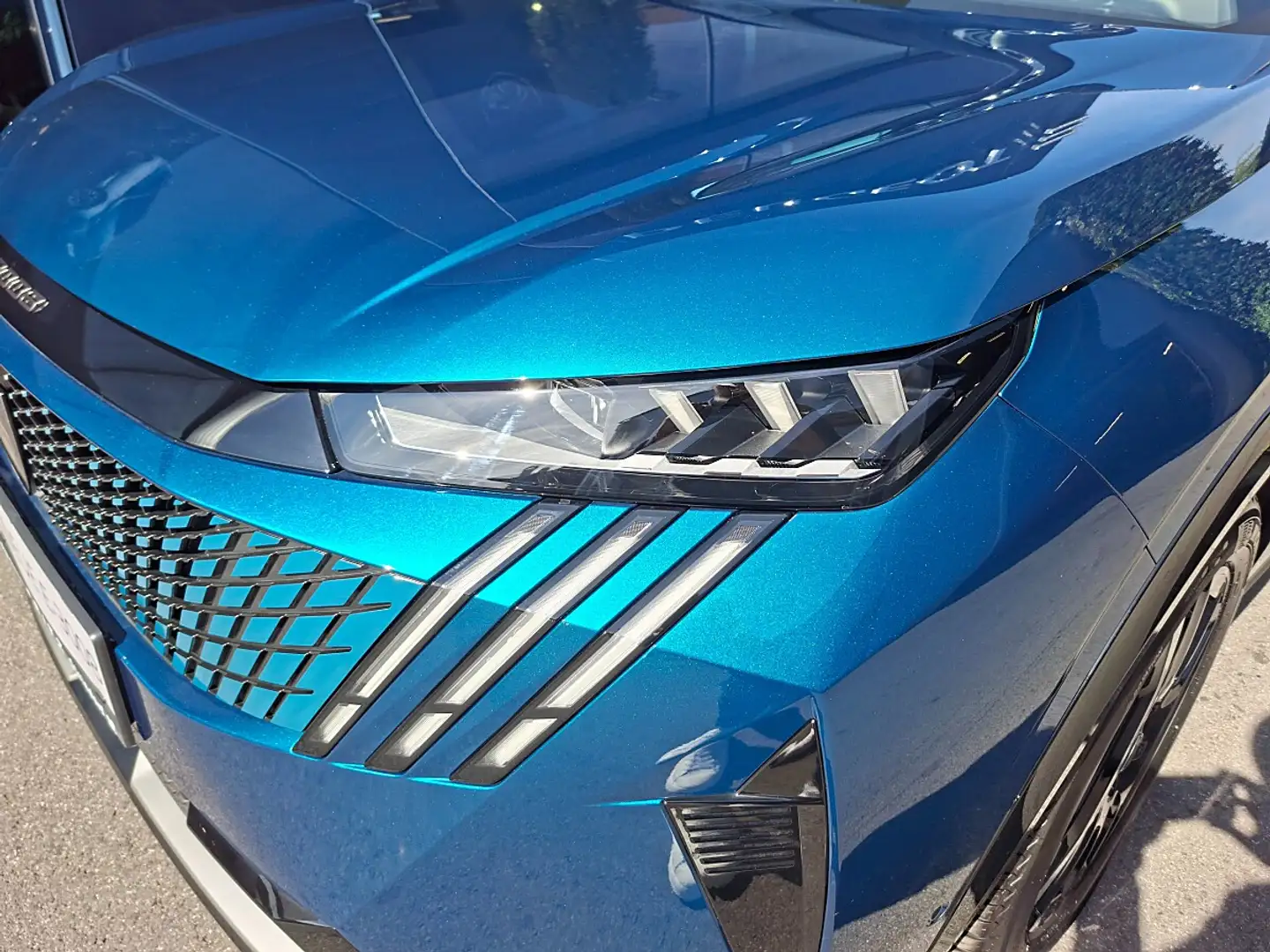 Peugeot 3008 Elektro 210 73kWh GT Exclusive "sofort verfügbar" Blau - 2