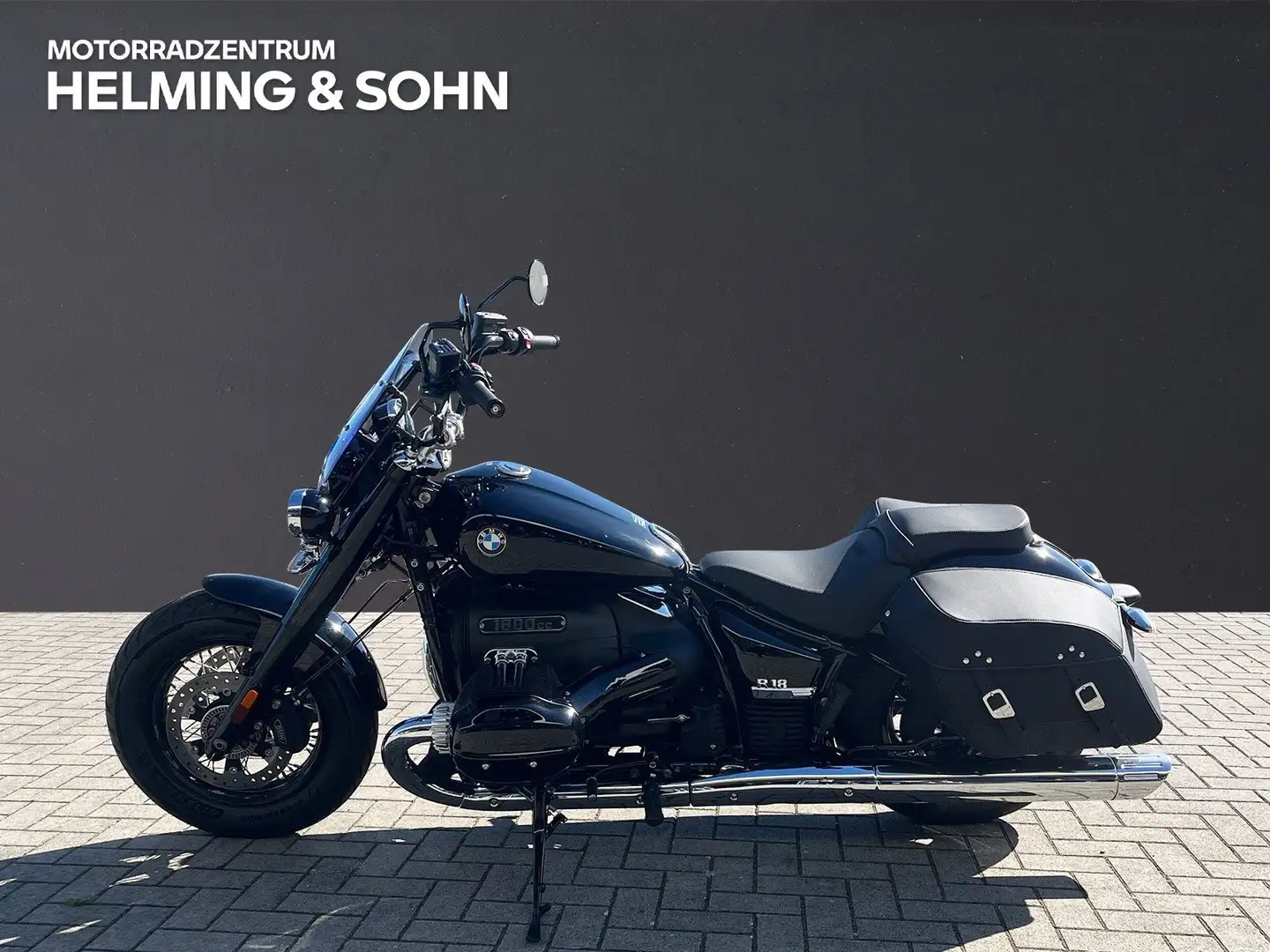 BMW R 18 Classic crna - 1