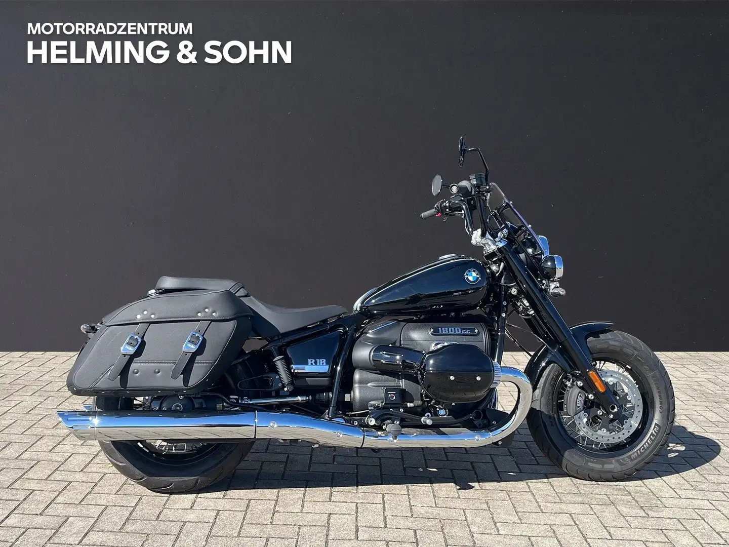 BMW R 18 Classic crna - 2