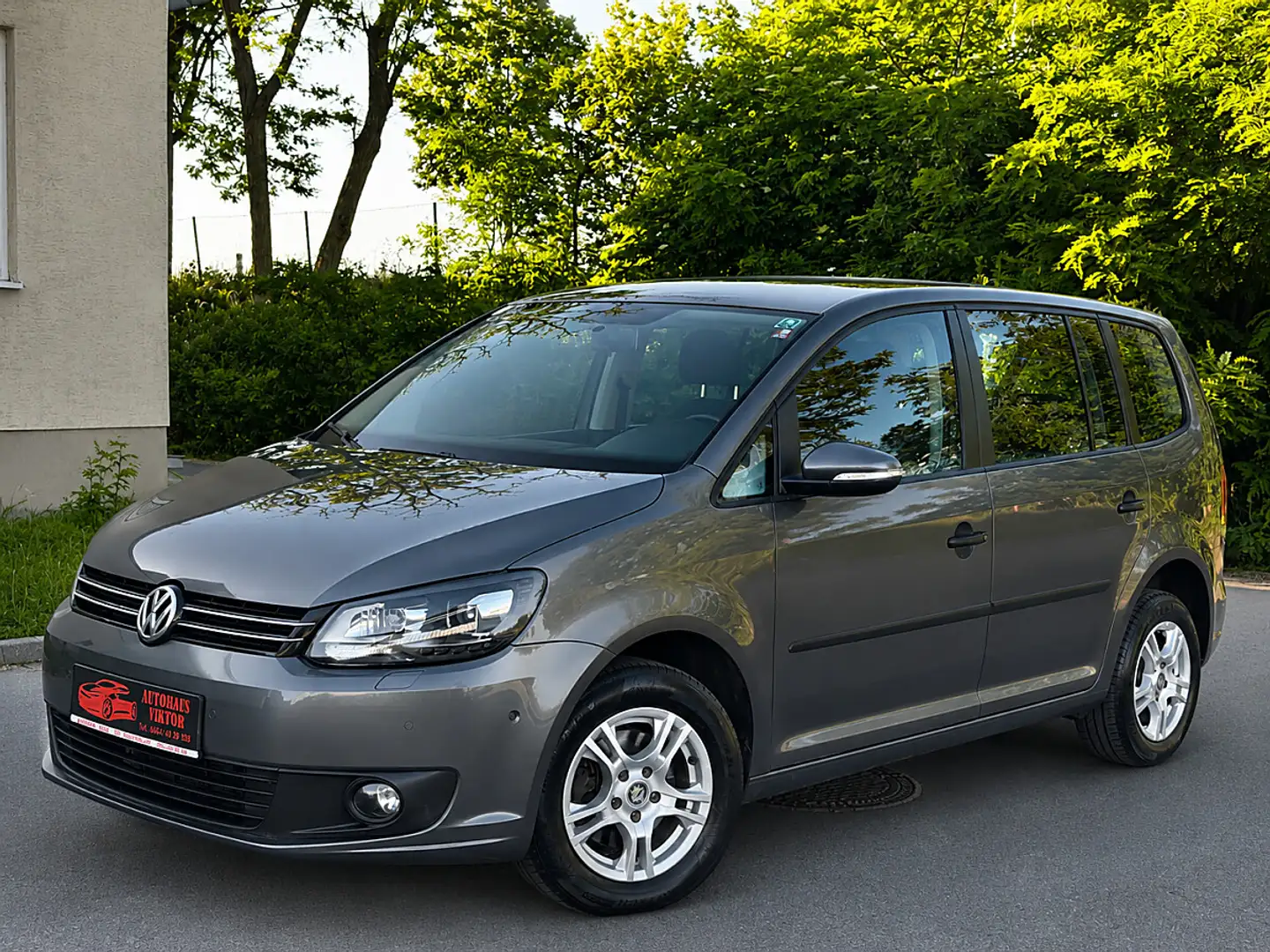 Volkswagen Touran Comfortline 1,6 BMT TDI DPF*GARANTIE,PICKERL NEU* Grau - 2