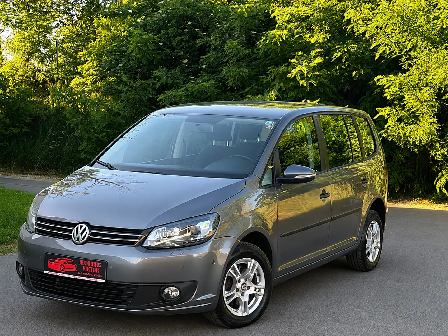 Volkswagen Touran Comfortline 1,6 BMT TDI DPF*GARANTIE,PICKERL NEU* Grau - 1