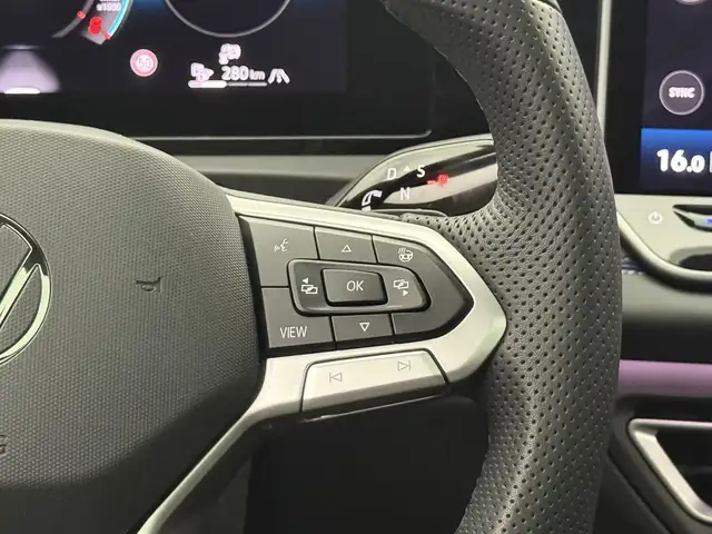 Volkswagen Tiguan view 12