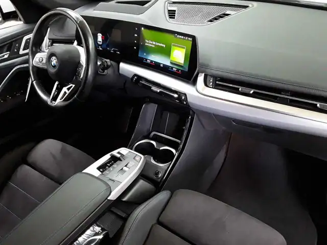 BMW Ix1 view 9