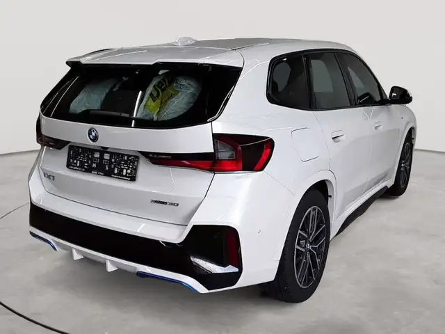 BMW Ix1 view 4