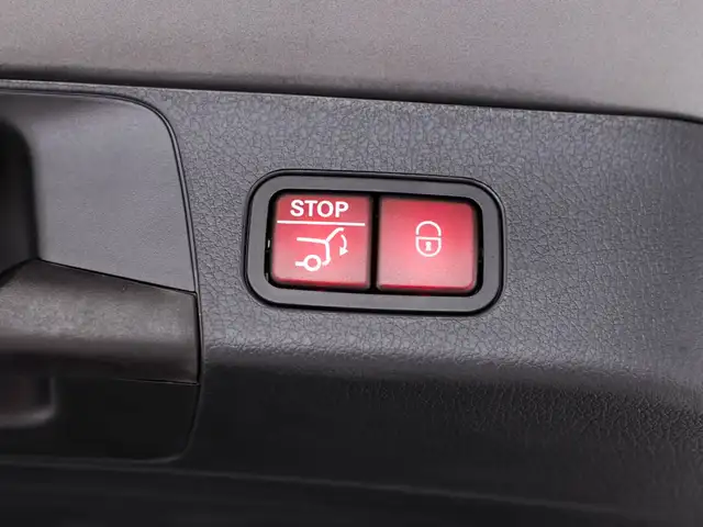 Mercedes-Benz GLB view 21