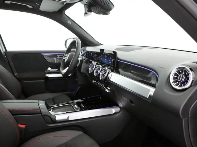 Mercedes-Benz GLB view 10